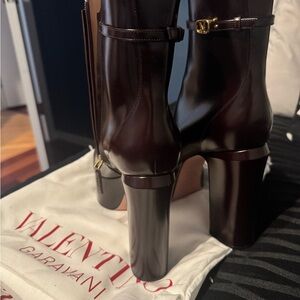 NWT Valentino maroon boots